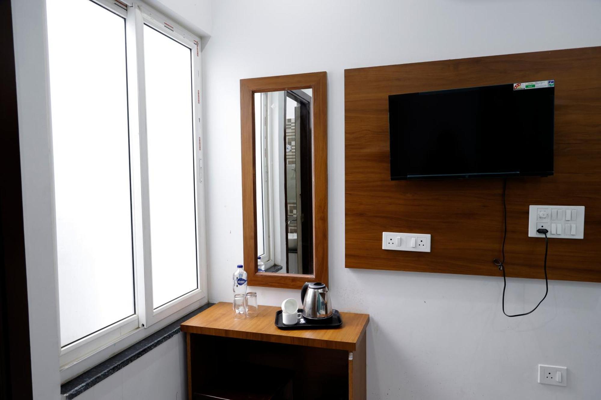 Hotel Parth Inn Рішикеш Екстер'єр фото