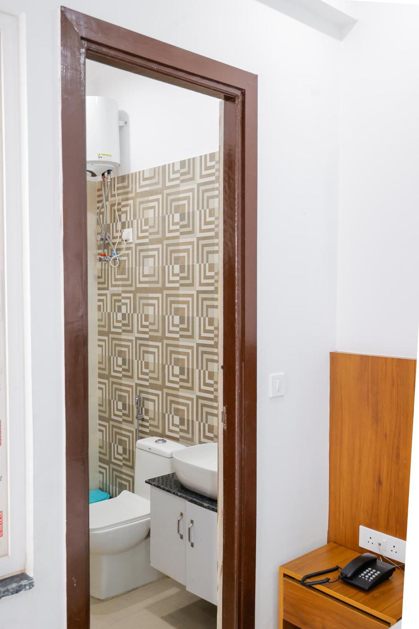Hotel Parth Inn Рішикеш Екстер'єр фото