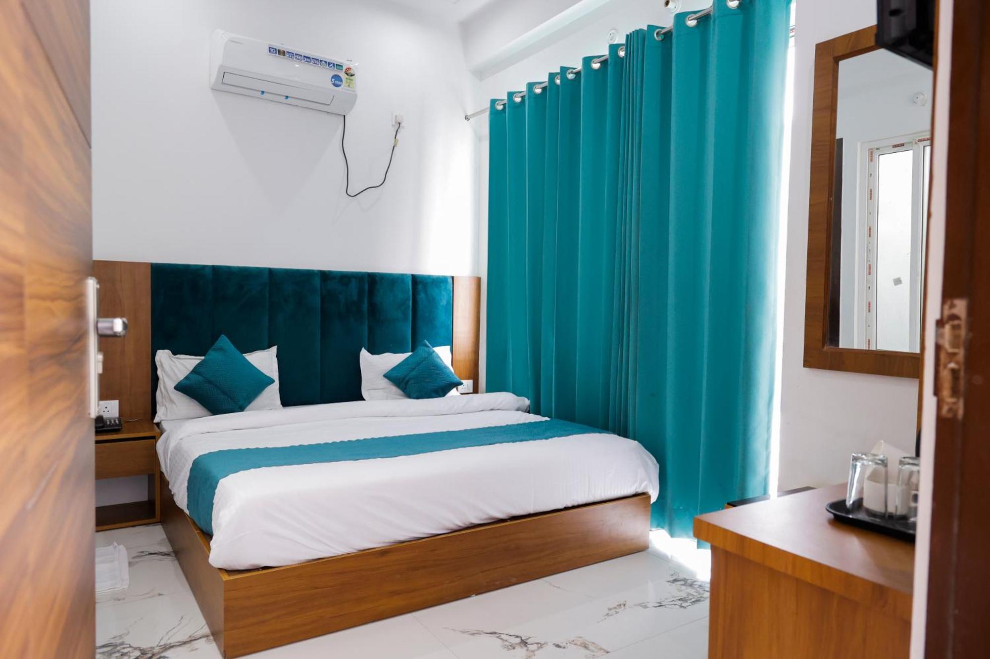 Hotel Parth Inn Рішикеш Екстер'єр фото