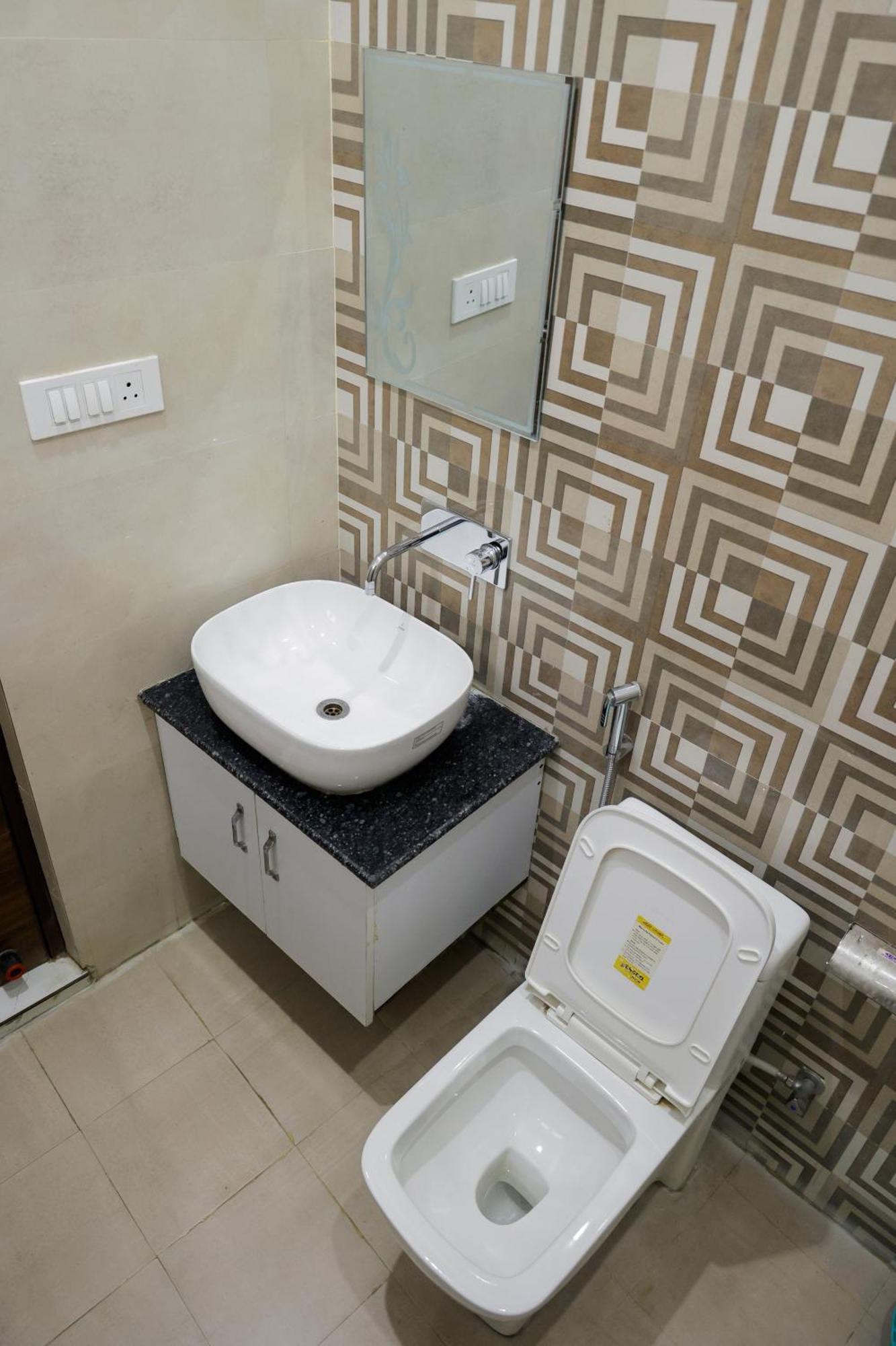 Hotel Parth Inn Рішикеш Екстер'єр фото