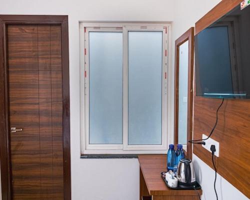 Hotel Parth Inn Рішикеш Екстер'єр фото
